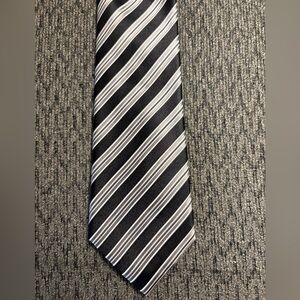 Donald Trump Signature Collection Handmade Silk Mens Tie Black/Gray/White Stripe